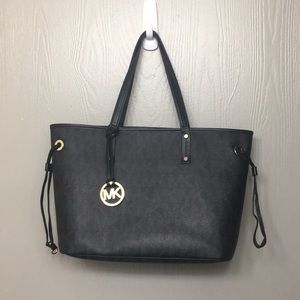 Black Michael Kors Jet Set Travel Bag